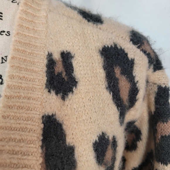 Victoria's Secret Pink XS Sweater V-Back Neck Animal Print Fuzzy - Picture 5 of 9